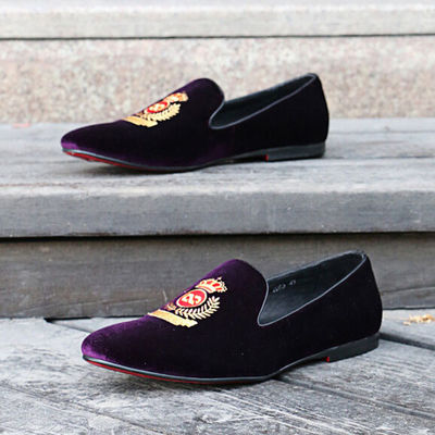 Für verschiedene Anlässe, Braunes Leder für Männer, Loaferschuhe, Krone, Broderierte Samtschuhen.