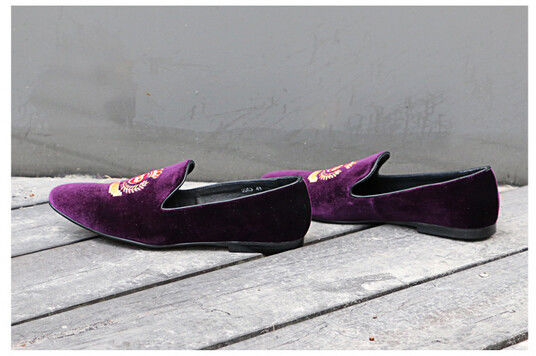 Für verschiedene Anlässe, Braunes Leder für Männer, Loaferschuhe, Krone, Broderierte Samtschuhen.