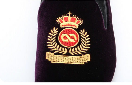 Für verschiedene Anlässe, Braunes Leder für Männer, Loaferschuhe, Krone, Broderierte Samtschuhen.