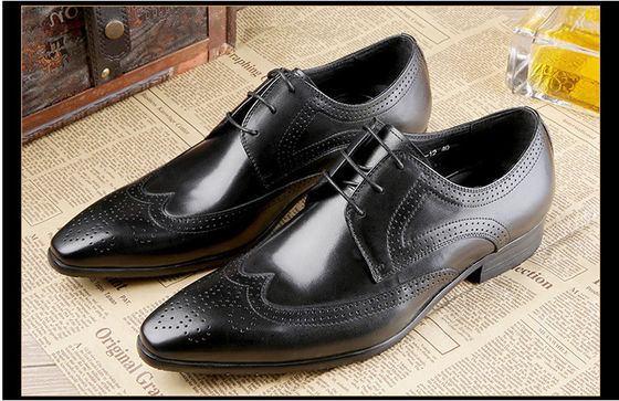 Formelle Oxford Brogue Schuhe für Männer Kuhleder einfache Zehen Klassiker für Männer