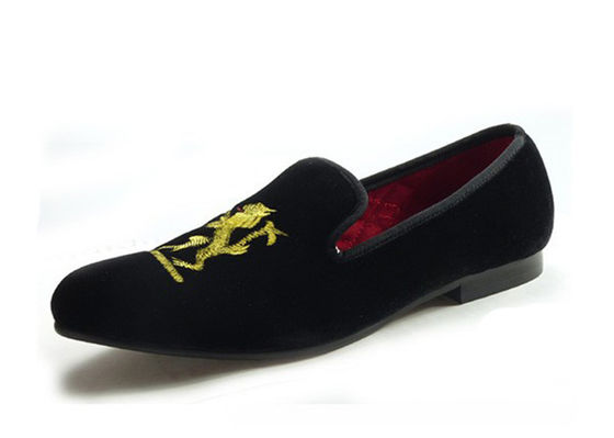 Löwe Broderierte Männer Samt Loafers Handgemachte Männer Schwarze Samt Pantoffeln für die Hochzeit