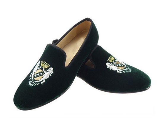 Handgefertigte Flachschuhe mit niedrigem Absatz