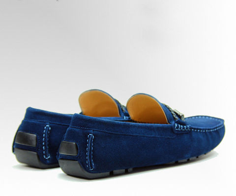 Schnüren Sie sich an. Casual-Männer. Blaue Suede-Schuhe.