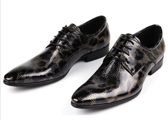 Krokodil-Stil Männer Schwarze Brogue Schuhe, Mode Nachtclub echte Schlangenschuhe