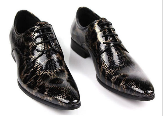 Krokodil-Stil Männer Schwarze Brogue Schuhe, Mode Nachtclub echte Schlangenschuhe