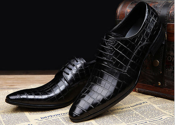 Auszug Designs Männer Patent Leder Kleid Schuhe Schwarze Spitze Up Kleid Schuhe
