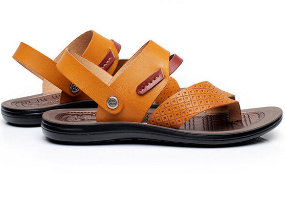 Handgefertigte weiche Sandalen, braune Sandalen für den Sommer.