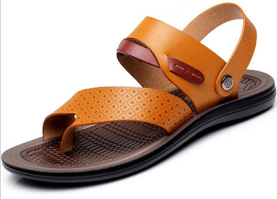 Handgefertigte weiche Sandalen, braune Sandalen für den Sommer.