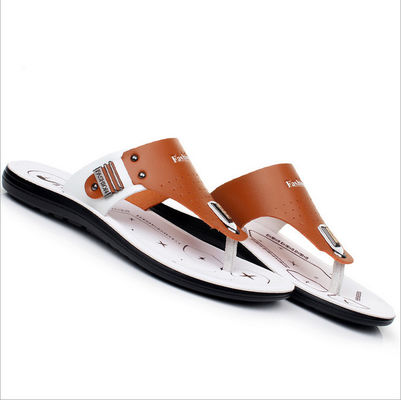 Outdoor-Echtleder-Schuhe für Männer Handgefertigte runden Zehen für Männer Strand-Flip Flops