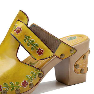 Gelbe Mode-Frauen-Sandalen Blumen-T-Streifen-Damen-Leder-Clogs-Sandalen