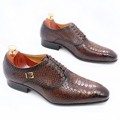 Männer Patent Leder Schuhe Niedrige Absätze Männer Spitze Zehen Kleid Schuhe mit falschem Schlangenmuster