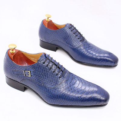 Männer Patent Leder Schuhe Niedrige Absätze Männer Spitze Zehen Kleid Schuhe mit falschem Schlangenmuster
