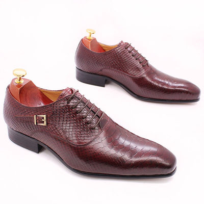 Männer Patent Leder Schuhe Niedrige Absätze Männer Spitze Zehen Kleid Schuhe mit falschem Schlangenmuster