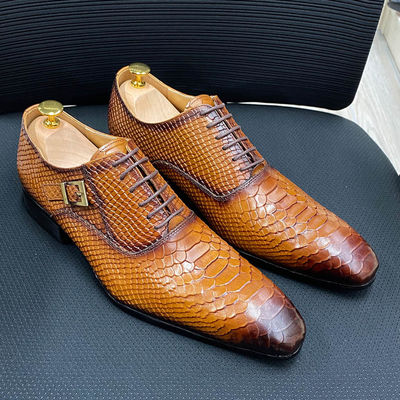 Männer Patent Leder Schuhe Niedrige Absätze Männer Spitze Zehen Kleid Schuhe mit falschem Schlangenmuster