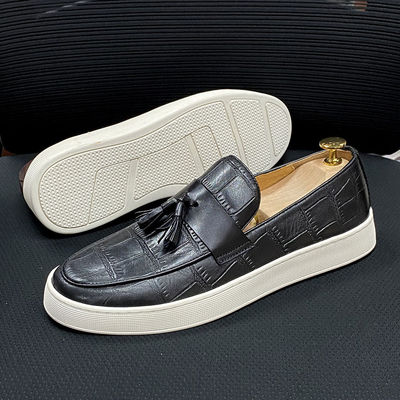 Niedrige Absätze Männer Slip On Tassel Schuhe Schwarz / Braun Männer Echtleder Casual Schuhe