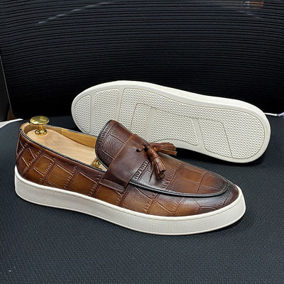 Niedrige Absätze Männer Slip On Tassel Schuhe Schwarz / Braun Männer Echtleder Casual Schuhe