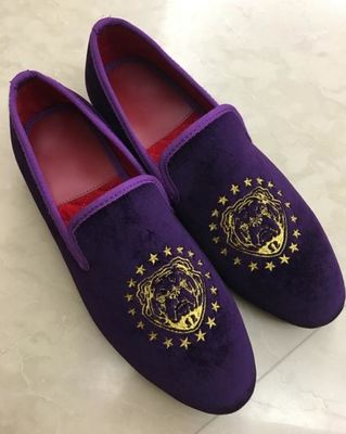 Purpurfarbene Samt-Slip für Männer, Samt-Slip für Männer, gestickt für die Party.