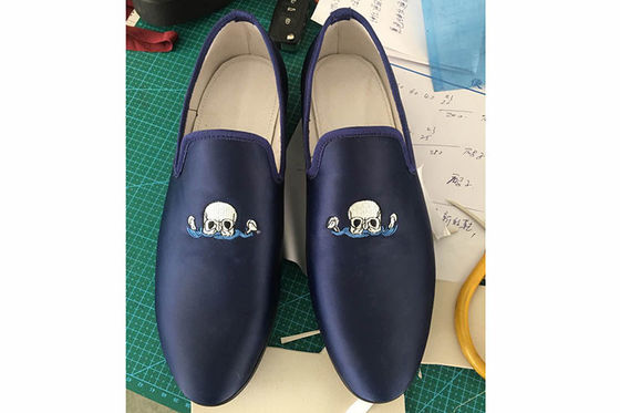Broderierte Samt-Raucher-Schuhe für Männer Tragbar OEM / ODM