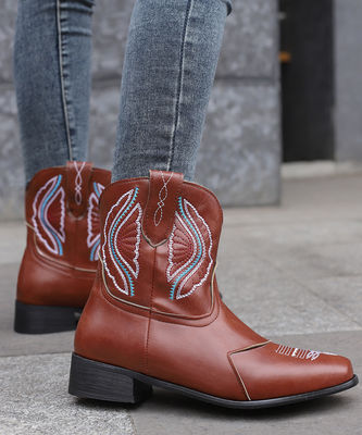 Western Cowgirl Neue Modetrends mit Lederstiefeln für Frauen und Mode