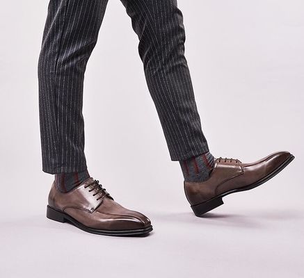 Handgefertigte Männer Schwarz Patent Leder Schuhe Quadrat Zehen gestreifte Männer Hochzeitsschuhe