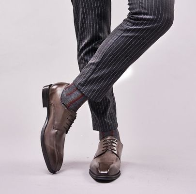Handgefertigte Männer Schwarz Patent Leder Schuhe Quadrat Zehen gestreifte Männer Hochzeitsschuhe