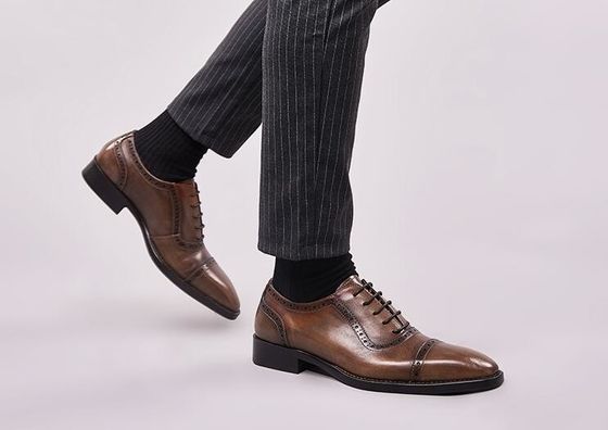 Schnürsenkel für Männer Spitzenfußkleider Herbst für Männer Braune Brogue-Schuhe für die Hochzeit