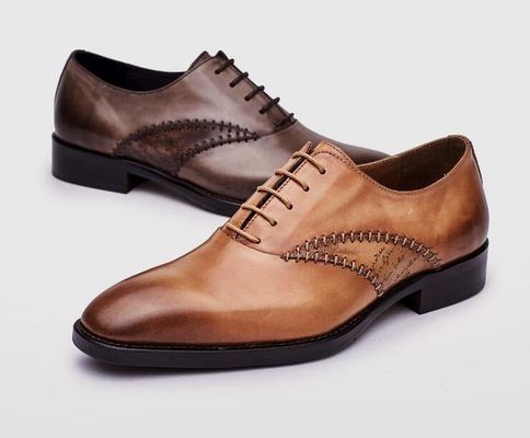 Modeherrschaft für Männer Schuhen mit formalen Kleidern Echtleder für Männer schwarze Spitzen Schuhen