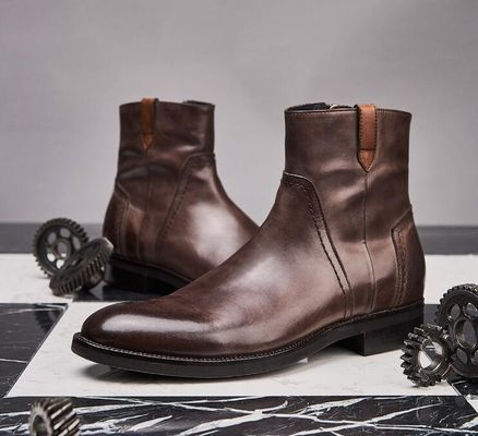 Britische geschnitzte Freizeit-Männer-Knöchel-Stiefel Spitzenzehe Brogue-Stil Chelsea-Stiefel