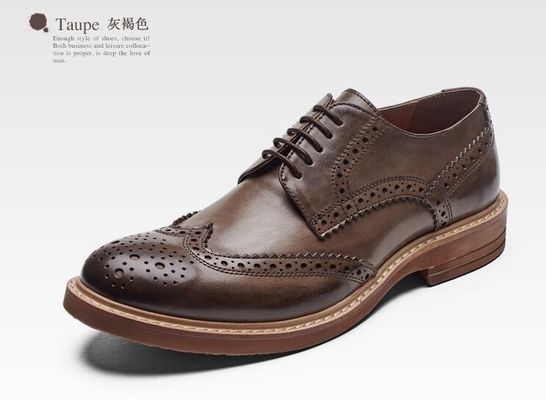 Handgefertigte, gebrannte, formelle, Lederschuhe, maßgeschneiderte, braune, Spitzen-Schuhe.