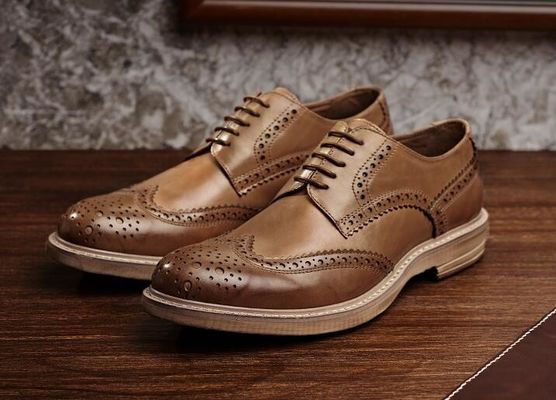Handgefertigte, gebrannte, formelle, Lederschuhe, maßgeschneiderte, braune, Spitzen-Schuhe.