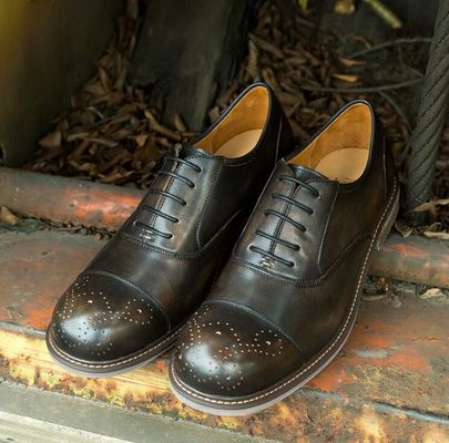 Schwarze, runde Zehen, bequeme Schuhe für Männer, atmungsaktive Schuhe für Geschäfte, bequeme Schuhe für Sport
