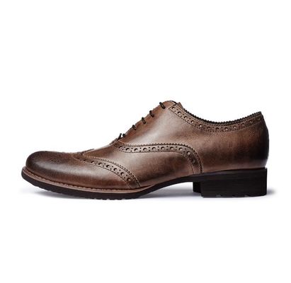 Weiches Männer-Casual-Schuhe Normalgröße Braunes Leder Brogue Sneakers