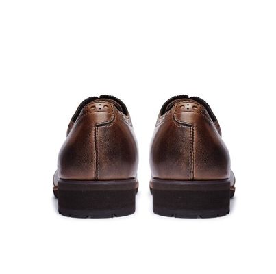 Weiches Männer-Casual-Schuhe Normalgröße Braunes Leder Brogue Sneakers
