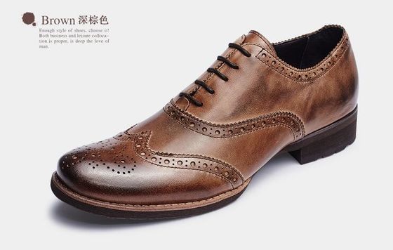 Weiches Männer-Casual-Schuhe Normalgröße Braunes Leder Brogue Sneakers
