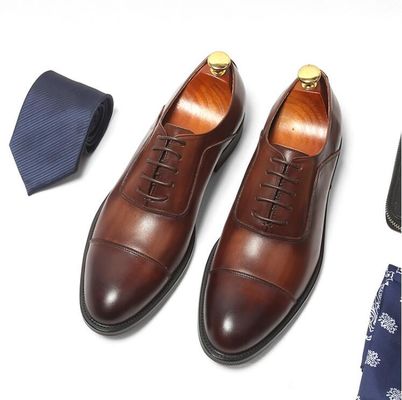 Einfache Zehen Männer Braune Spitzen Up Dress Schuhe Größen kundenspezifisch mit Wachsleder Finish