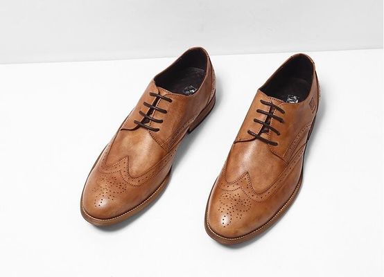 Echtes Leder, flache Herren, schwarze Oxford-Schuhe, klassische Vintage Spitzen-Schuhe.
