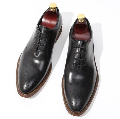 Handgefertigte Patent Hochzeit Männer Lederkleid Schuhe Oxford Stil mit schwarzen Streifen