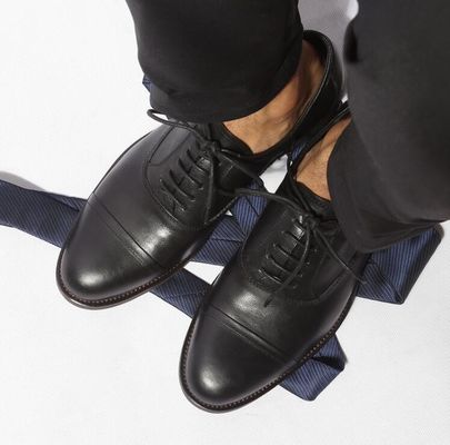 Echtes Leder-Mann-Formal-Schuhe mit bequemen Spitzenzehen