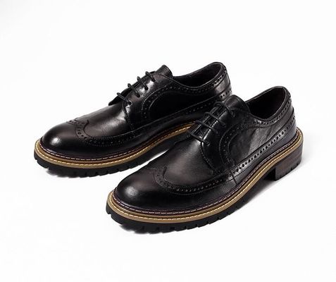 Frühling / Herbst Männer Casual Schuhe Runder Zeh Männer Schwarzes Leder Loafer Schuhe