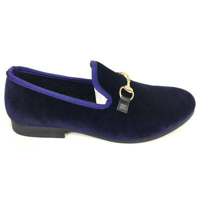 Handgefertigte Schuhe mit rotem Boden