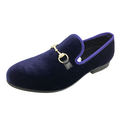Handgefertigte Schuhe mit rotem Boden