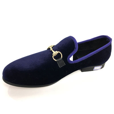 Handgefertigte Schuhe mit rotem Boden