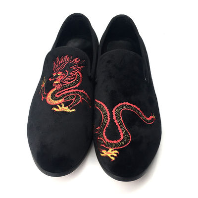 Slip On Männer Schwarz Suede Tassel Loafers mit rotem Leder