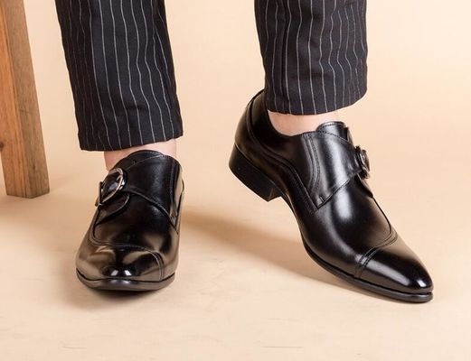 Round Toe Schwarze Derby Herren Lederkleid Schuhe mit Buckle Bankett Oxford