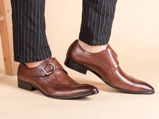 Round Toe Schwarze Derby Herren Lederkleid Schuhe mit Buckle Bankett Oxford
