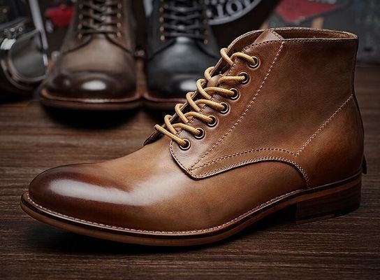 Klassische Männer Wasserdichte Winterkleid Stiefel Echtleder OEM / ODM Service