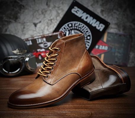 Klassische Männer Wasserdichte Winterkleid Stiefel Echtleder OEM / ODM Service