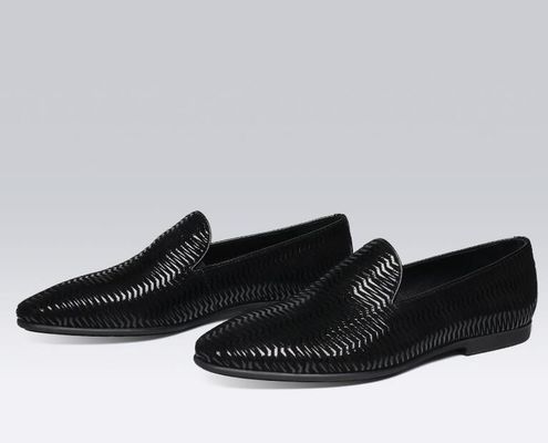 Braune italienische Lederloafers Männer Gewebte Lederloafers mit Wellenmuster