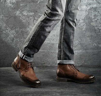 Stiefel für Männer mit Schnürsenkeln