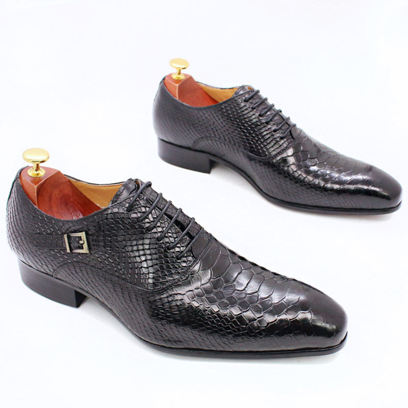 Männer Patent Leder Schuhe Niedrige Absätze Männer Spitze Zehen Kleid Schuhe mit falschem Schlangenmuster